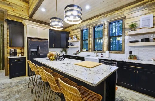 Broken Bow Cabin | Riverstone Estate | Luxe Creekside Group Getaway