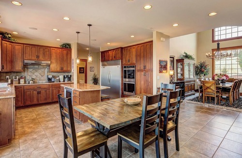 East Wenatchee House | Riverview Retreat: Incredible Views, Heated Pool, Spa, Theater Room & More!
