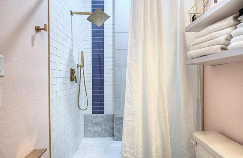 Galveston Hotel | Rm 10 Oleander Walk to Cruise Port & Strand