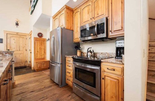 Moose Wilson Road House | RMR: Moose Pines in The Aspens/Wilson,WY