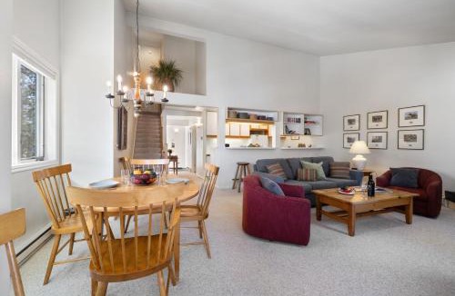 Moose Wilson Road Apartment | RMR: Mountain Maple 4 Condo in The Aspens