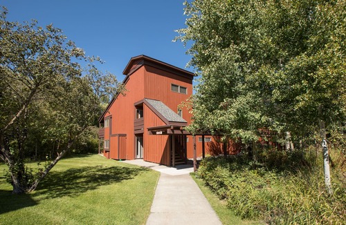 Moose Wilson Road Condo | RMR: Thistle 921 Condo in The Aspens/Wilson,WY