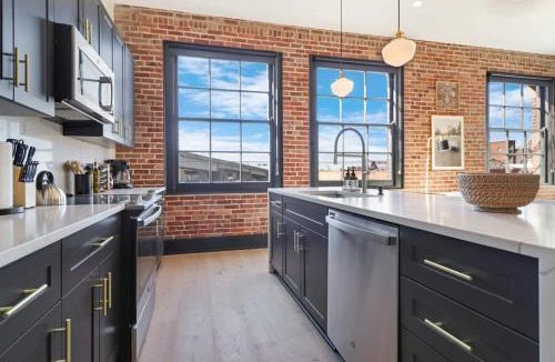 Arts/Warehouse District House | Roami at The Lola Group Friendly #83