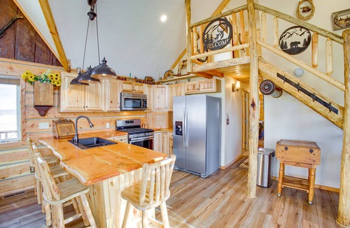 Roberts House | Roberts Home w/Western Decor & Mountain Views!