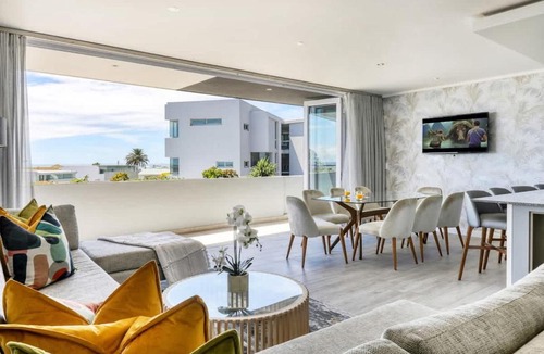 Houghton House | Rocha - Chic Villa 150m to Beach Pool Roof Deck