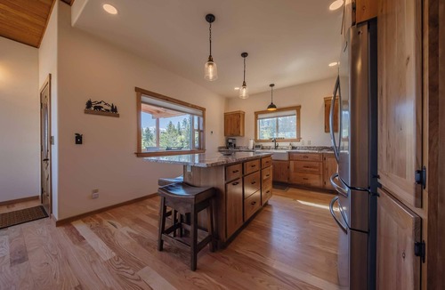 Rexford House | Rock Lot – A 5 Star Vacation!
