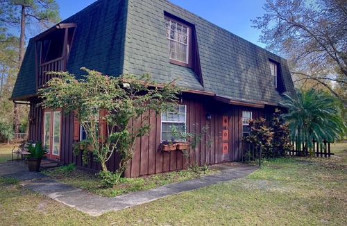Scottsmoor Cottage | Rocket & Nature Lovers! Vintage European Cottage in a lush Florida Setting