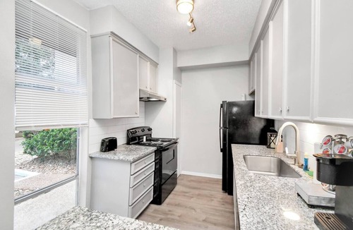 Nassau Bay Apartment | Rocket Room 1-BR King Suite Near NASA & Kemah!