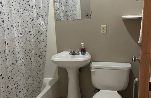 Faulkton House | Rockin' E #2 - clean, updated motel room