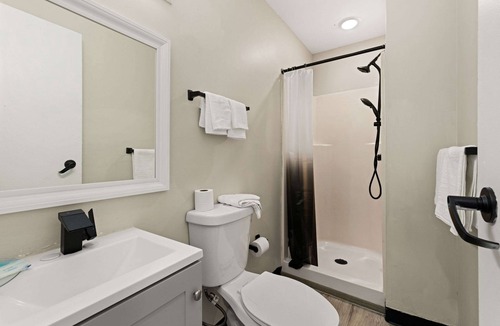 East Forest Hotel | Rodeway Inn Charlotte Independence Blvd.