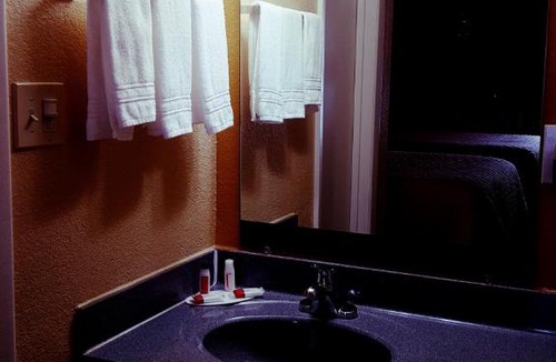 Concord Hotel | Rodeway Inn Concord - Kannapolis