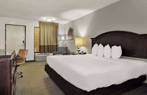 Lumberton Hotel | Rodeway Inn Lumberton Central