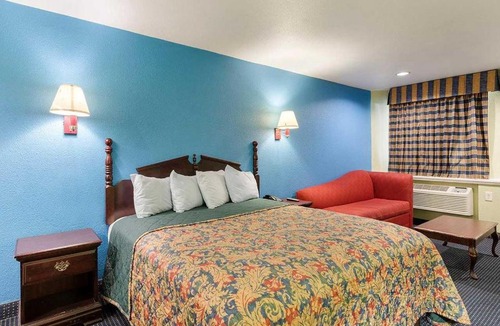 South Houston Hotel | Rodeway Inn