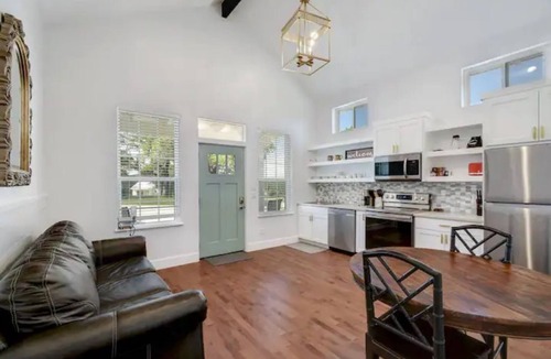 Dripping Springs Cottage | Romantic Bungalow "Carmen" on 30 Acres