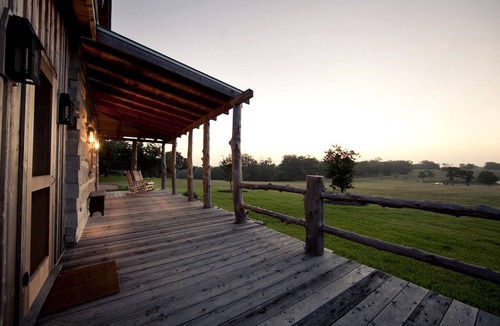 New Ulm Cabin | Romantic Cabin Rental for Two with Stone Fireplace in New Ulm, Texas