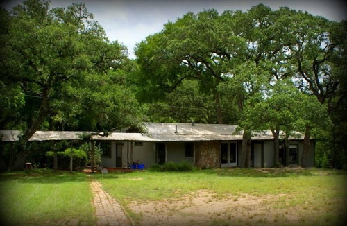 Wimberley Cottage | Romantic country cottage right on the Cypress Creek!