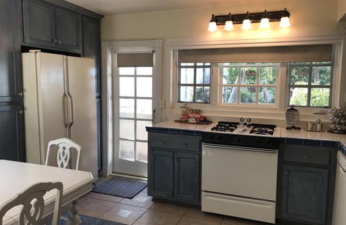 Middletown Apartment | Romantic Guest House, Spectacular Views, Close to everything , Private Hot Tub