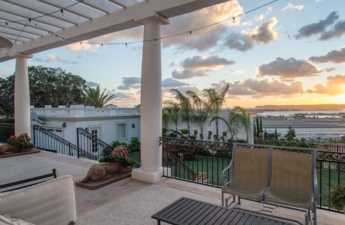 Middletown Apartment | Romantic Guest House, Spectacular Views, Close to everything , Private Hot Tub