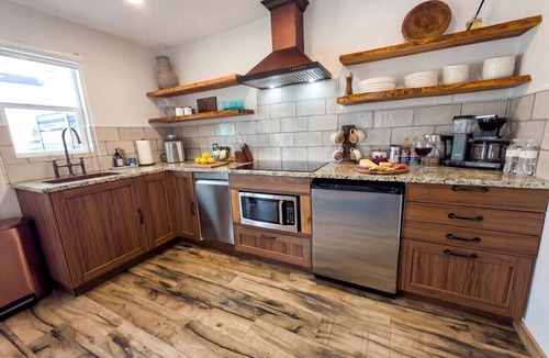 Wimberley Cabin | Romantic Luxury Retreat-hot/cold pool & sauna