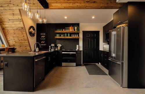 Jefferson County Cabin | Romantic Montana A-Frame | Hot Tub & Views