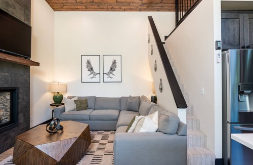 Philipsburg Cabin | Romantic Private Cabin for Couples! Ski, Hike, Relax, Hot Tub!