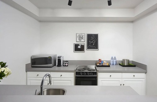 Norma Triangle Hotel | Rooftop Lounge & Tennis Court, Pool, Near Sunset Strip & Metro Access