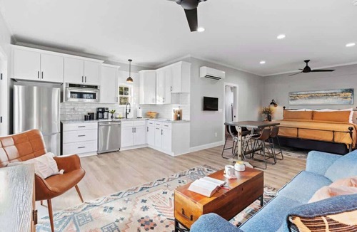 Biddleville House | Rooftop Patio Oasis - 5 minutes outside Uptown