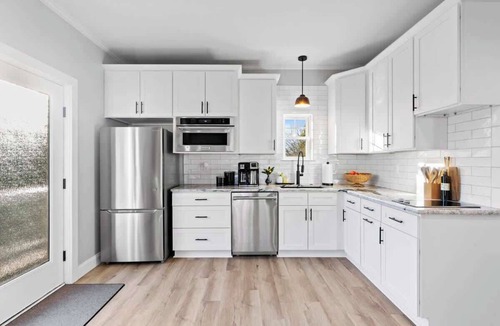 Biddleville House | Rooftop Patio Oasis - 5 minutes outside Uptown