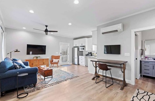 Biddleville House | Rooftop Patio Oasis - 5 minutes outside Uptown