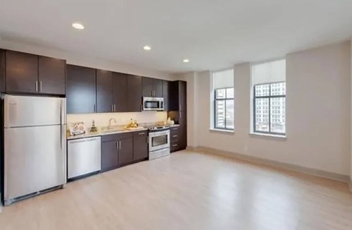Downtown Baltimore Condo | Rooftop Pool & Lounge in Downtown - Free Parking