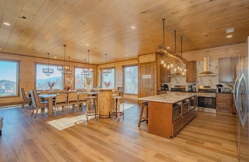 Chalet Village North Cabin | RoofTSumLo: Views! POOL, Sky Lounge/Deck, Theater, Games, HotTub, Wifi, Fire Pit