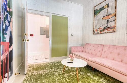 Galveston Hotel | Room 6 Oleander Hotel Walk to Cruise Terminal, Restaurants & The Strand