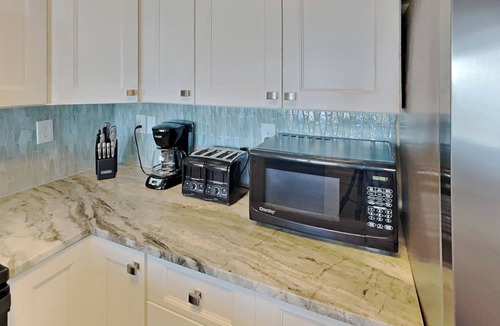 Put-in-Bay Condo | Room for You and Your Friends - 4 BR Directly on Lake Erie max 12 ppl CON 202
