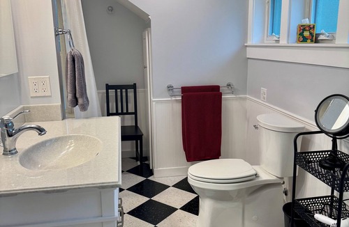Moscow House | Roo’s Roost: 4 blocks to Main St!🤩