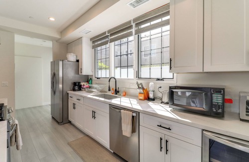 Pasadena House | Rose Bowl, New Pasadena Home Steps to Old Town