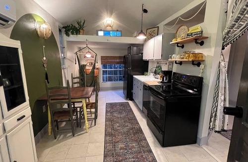Plaza Midwood Cottage | Rosebud Retreat Cottage In Historic Plaza Midwood Walkable to EVERYTHING