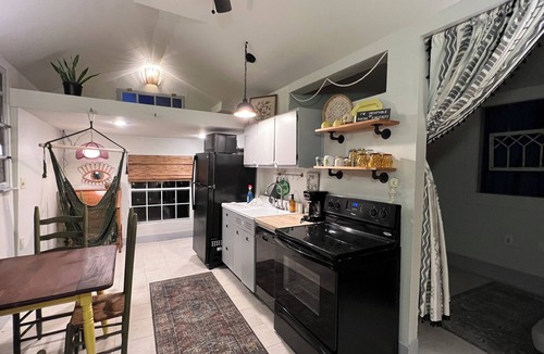 Plaza Midwood Cottage | Rosebud Retreat Cottage In Historic Plaza Midwood Walkable to EVERYTHING