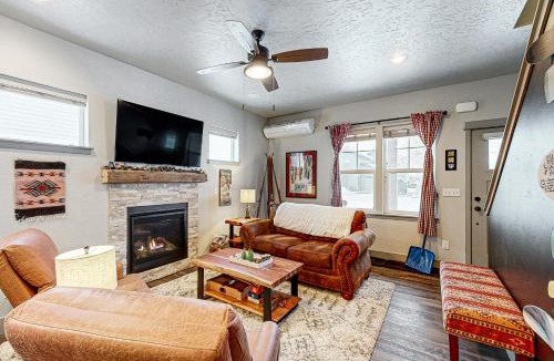 Donnelly House | Rosey - The Petite Chalet in the Pines