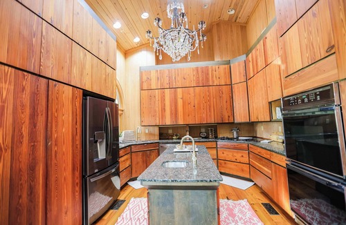 Thomasville House | RoveTravel | Thomasville Home | Villa w/Lake Views