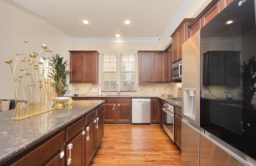 Spring Branch Central House | Royal 2-bedroom house with Hot tub & Game Room in vibrant Houston