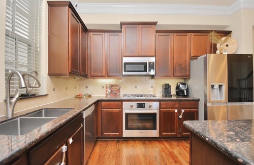Spring Branch Central House | Royal 2-bedroom house with Hot tub & Game Room in vibrant Houston