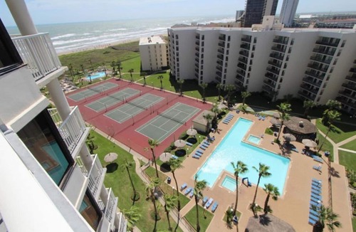 South Padre Island Condo | Royale Beach & Tennis Resort Elegant 1BR Condo with Outdoor Pool