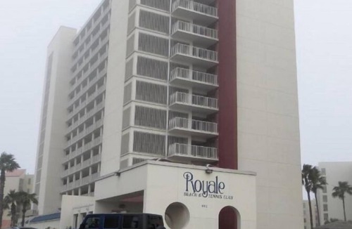 South Padre Island Condo | Royale Beach & Tennis Resort Lively 1BR Condo with Hot Tub