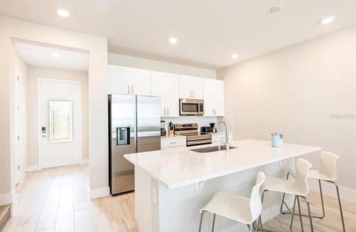 Reunion Apartment | RR7909PG - 8 guests - 5 miles from Disney