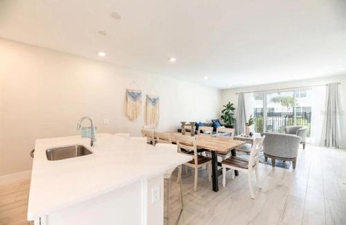 Reunion Apartment | RR7909PG - 8 guests - 5 miles from Disney