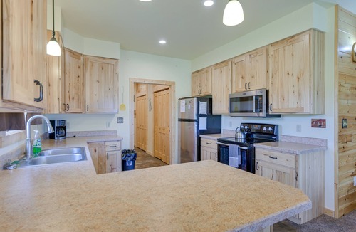 Divide Cabin | Rural Divide Cabin w/Mountain Views!