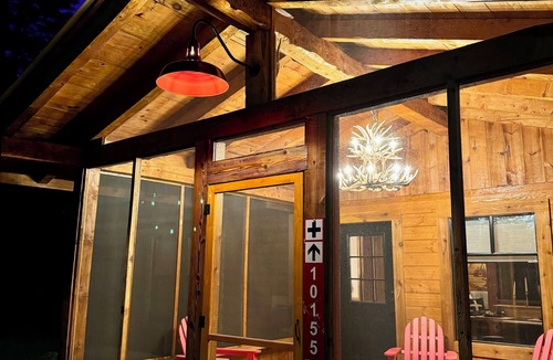 Pembina County House | Rustic 5 Bedroom Gorge River Resort