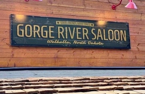 Pembina County House | Rustic 5 Bedroom Gorge River Resort