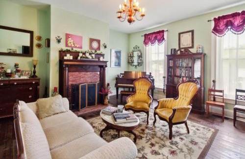 Glasgow Hotel | Rustic Attic Room at Main Street Bed & Breakfast