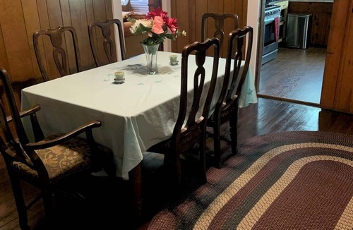 Orange House | Rustic Cajun Country Charm less than one mile from Lamar College and boat docks.